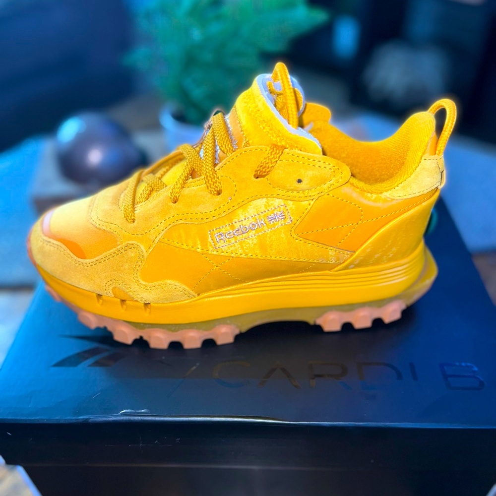 Cardi B. Ochre Reebox Kicks! 😍🤩